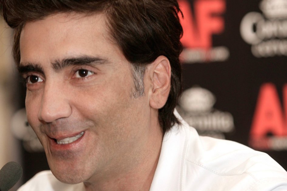 Alejandro Fernández vuelve a dar consejos sexuales en Twitter