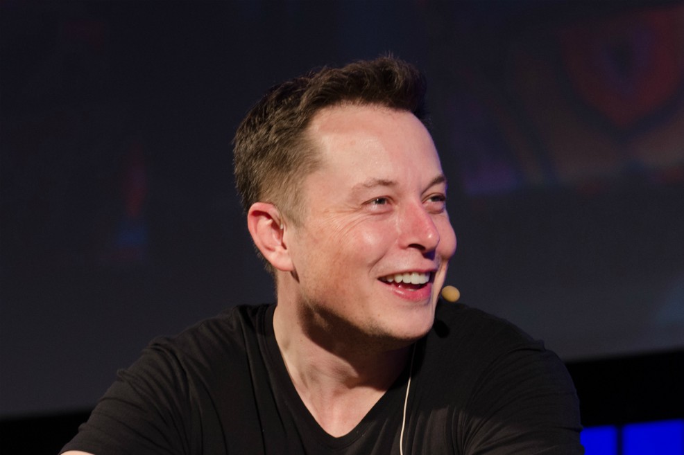 Elon Musk borra las páginas de SpaceX y Tesla en Facebook