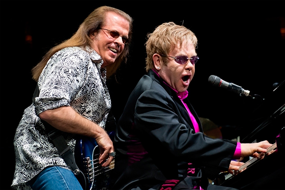 Fallece exbajista de Elton John, Robert Wayne Birch, por presunto suicidio