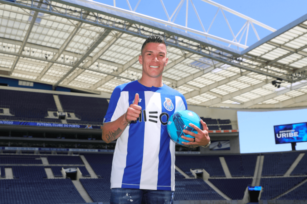 Matheus Uribe ya se puso la camiseta de Porto