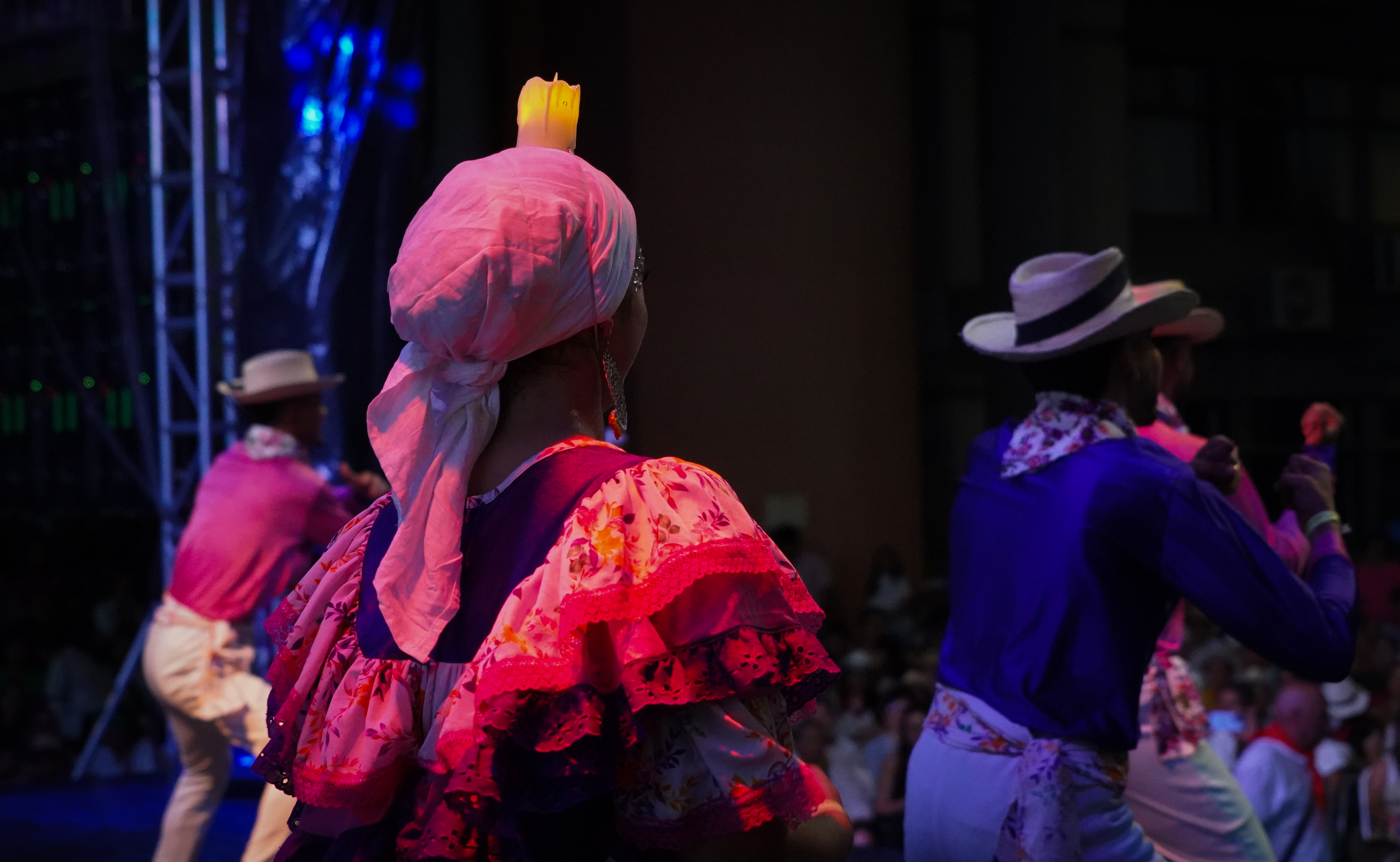 Durante el Encuentro Nacional e Internacional de Música Folclórica y Danzas, realizado en la plazoleta del centro de convenciones José Eustasio Rivera en Neiva como parte del 64° Festival del Bambuco, la música de otros países también tuvo su lugar privilegiado.