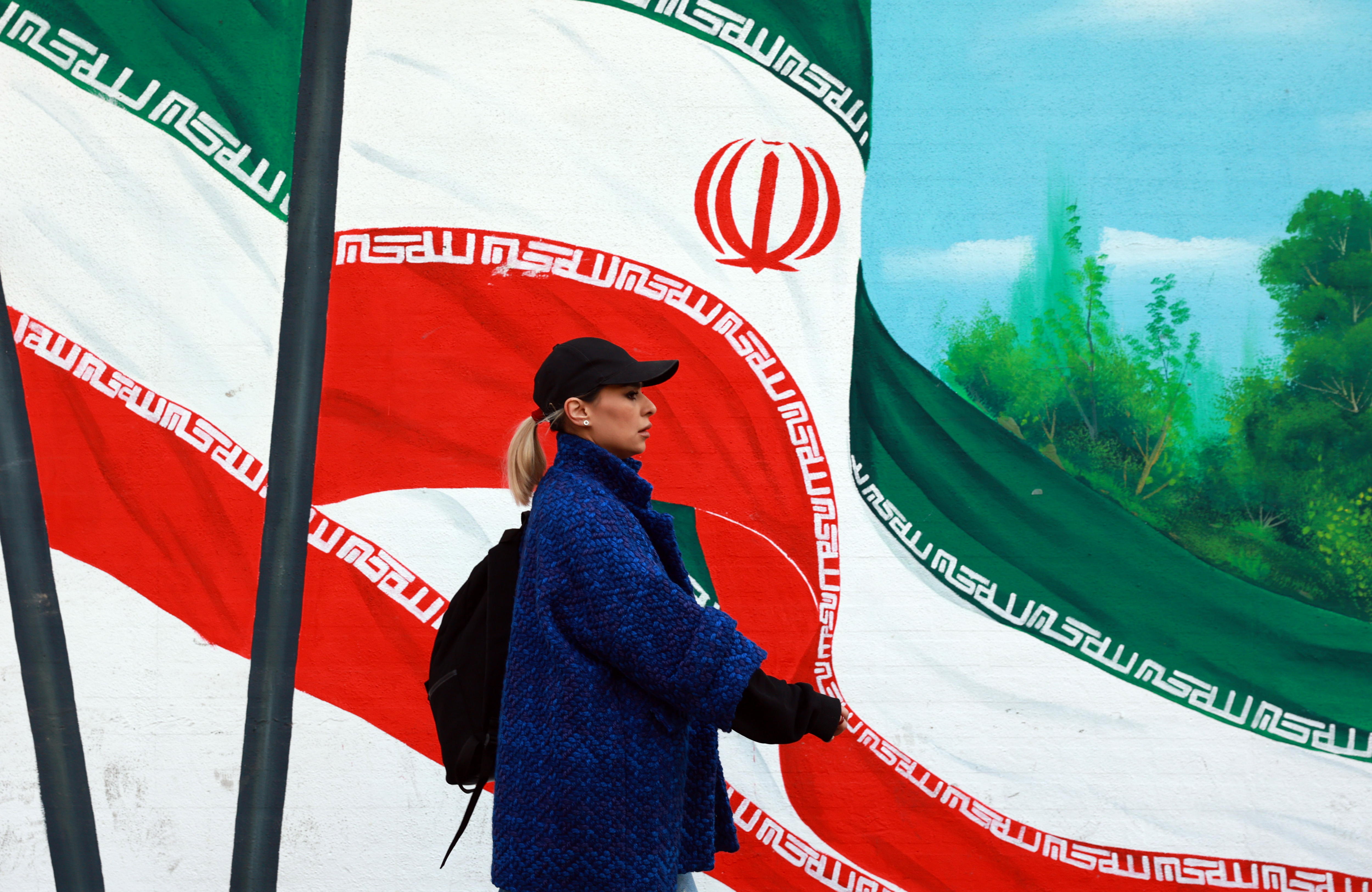 Irán pone en aislamiento a periodista Italiana; Roma lo tacha de “inaceptable”