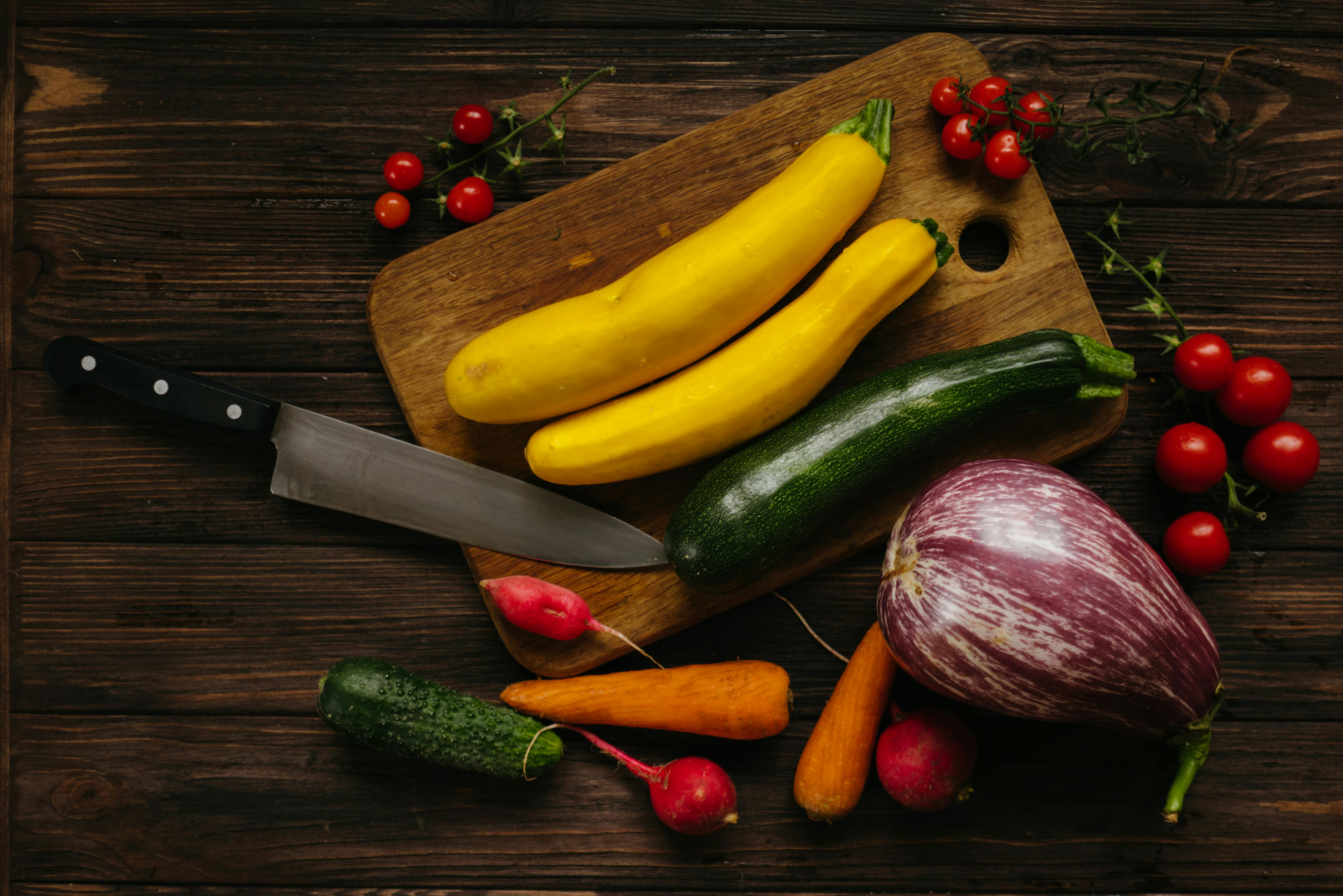 Esta es la receta para cocinar pollo con estragrón y fettuccine de zucchini