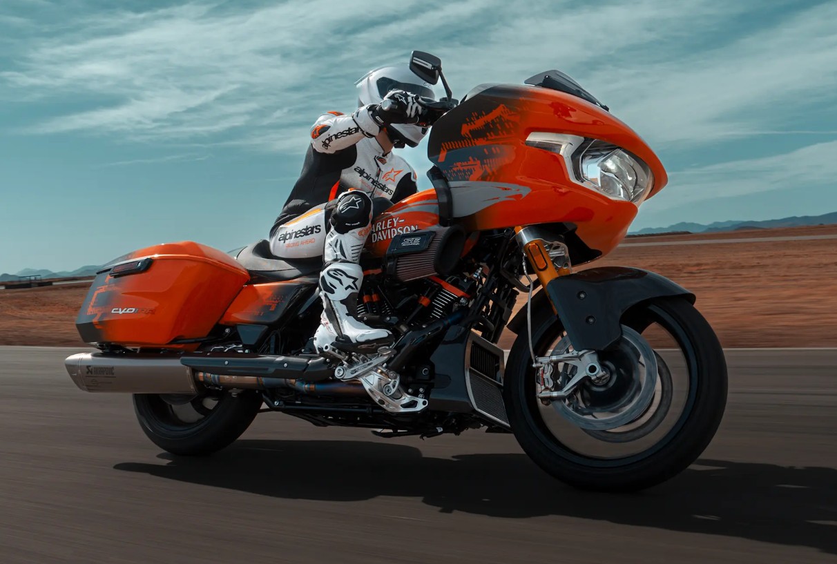 Así es CVO Road Glide RR, la Harley-Davidson más potente y cara de la historia