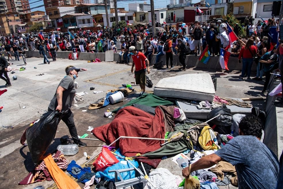 Vuelos de deportación y militarización, las medidas contra la migración en Chile