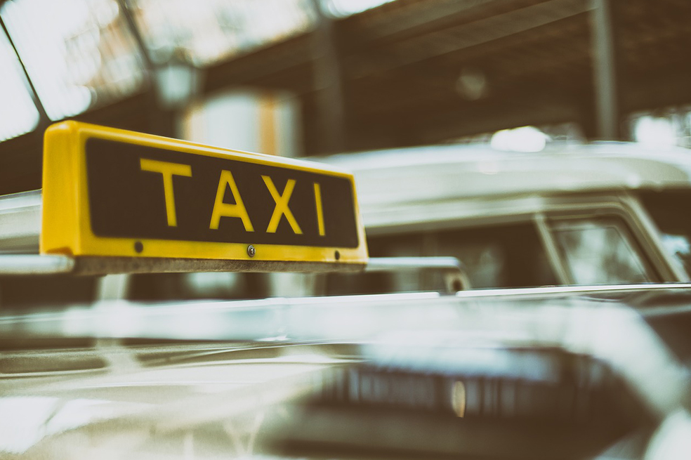Ministerio de Transporte ajusta la reglamentación de taxis de lujo