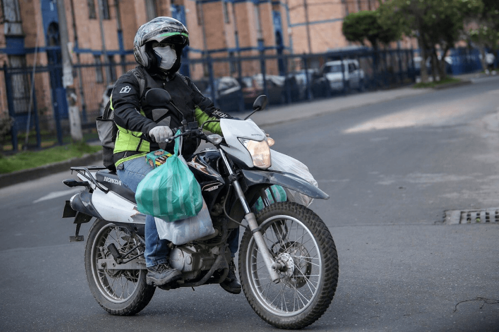Vehículos de mensajería y domicilios deben registrarse ante el Distrito para poder operar