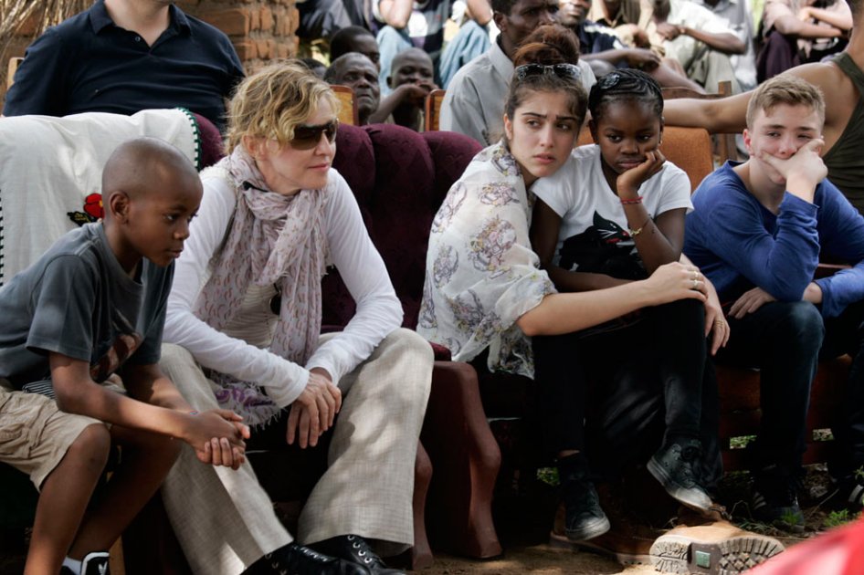 Madonna, criticada por pretender ser tratada como una estrella en Malawi
