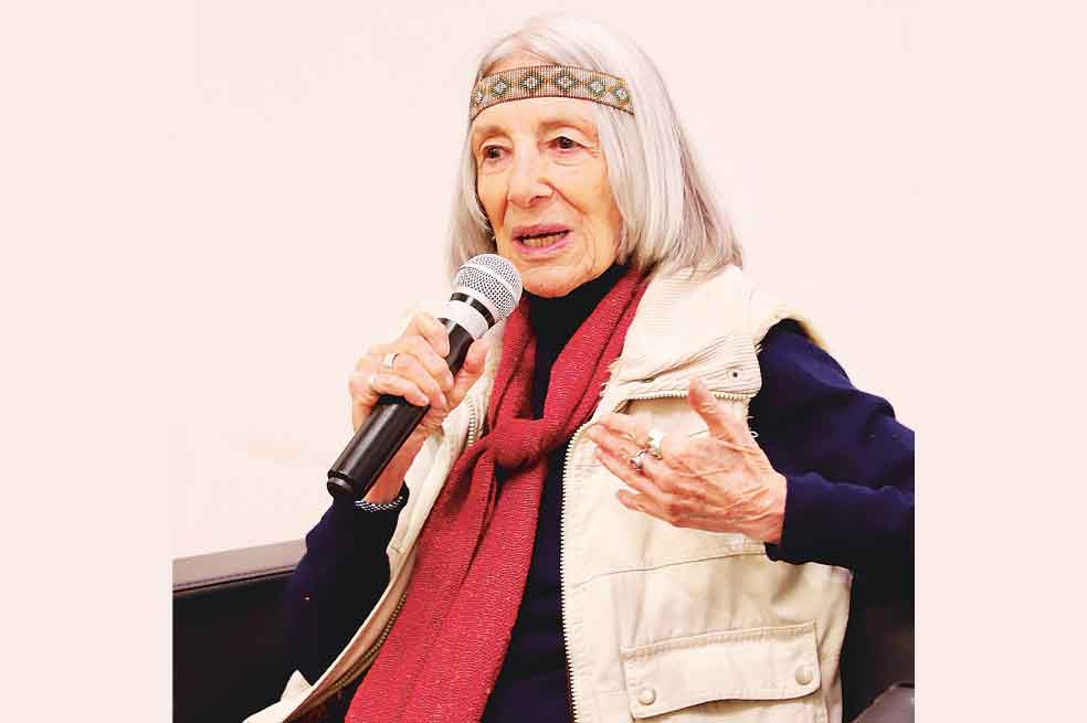 Una campaña recolecta cartas para Albalucía Ángel por sus 90 años: así se puede participar