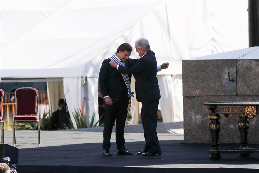 Luis Lacalle se posesiona como presidente de Uruguay