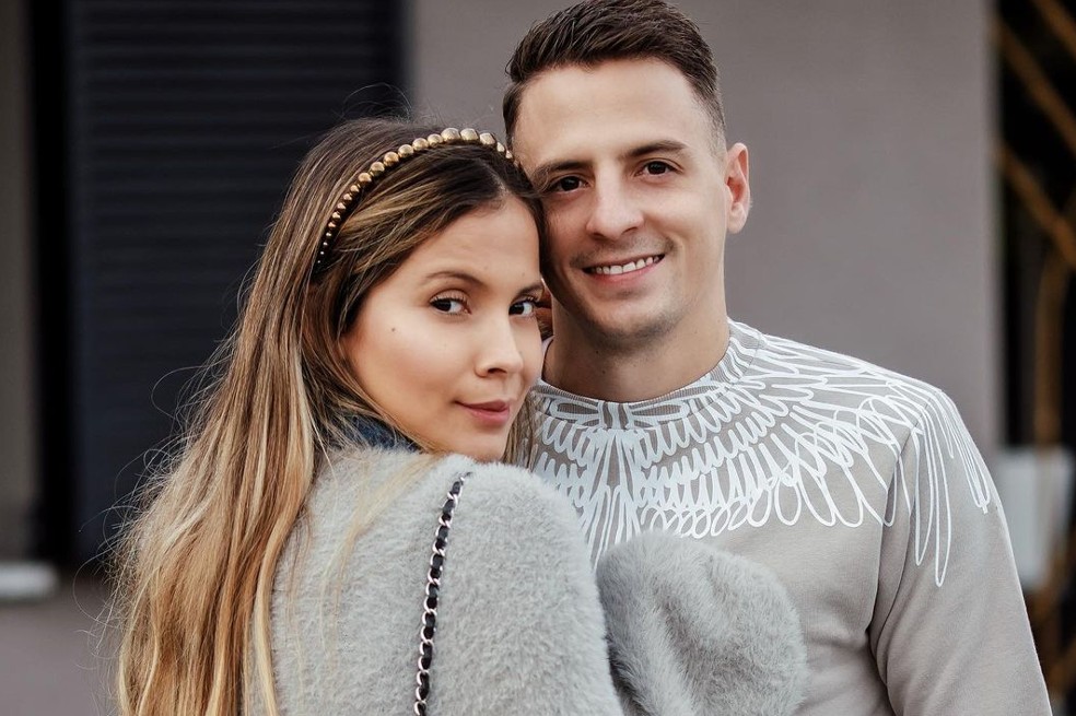 Karin Jiménez, esposa del futbolista Santiago Arias, abrió tienda de maternidad