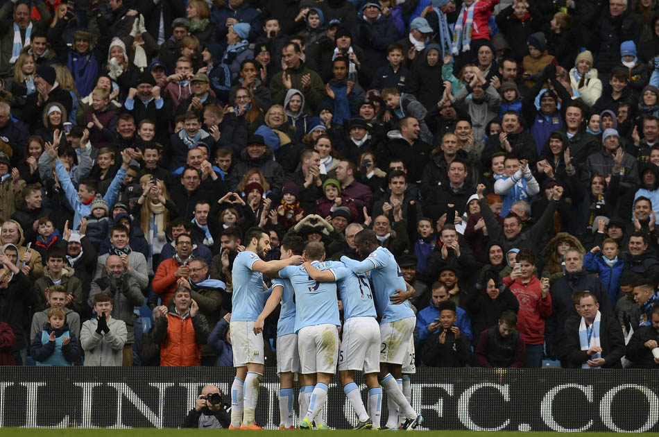 Manchester City venció al Arsenal y se le acercó en la pelea por la Premier