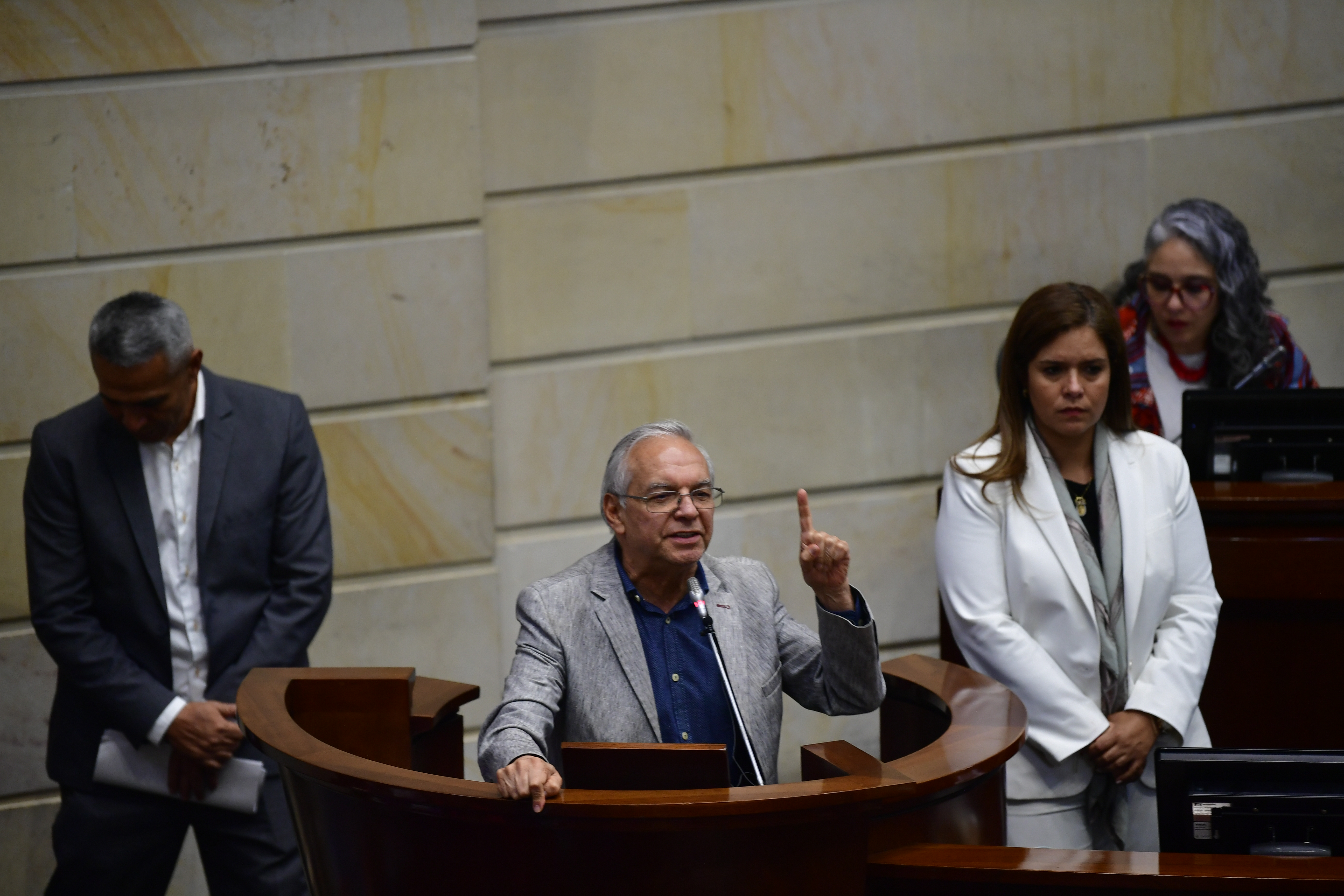 Congreso se dividió ante posibilidad de que Petro saque el presupuesto por decreto