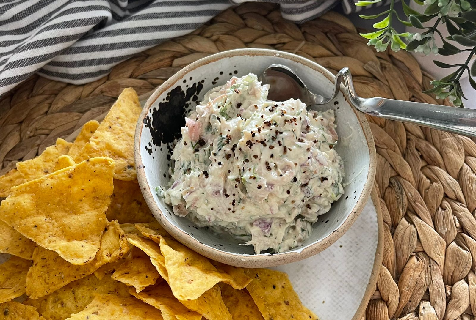 ¿Sin ideas para el almuerzo? Esta receta de dip de atún te sacará de apuros