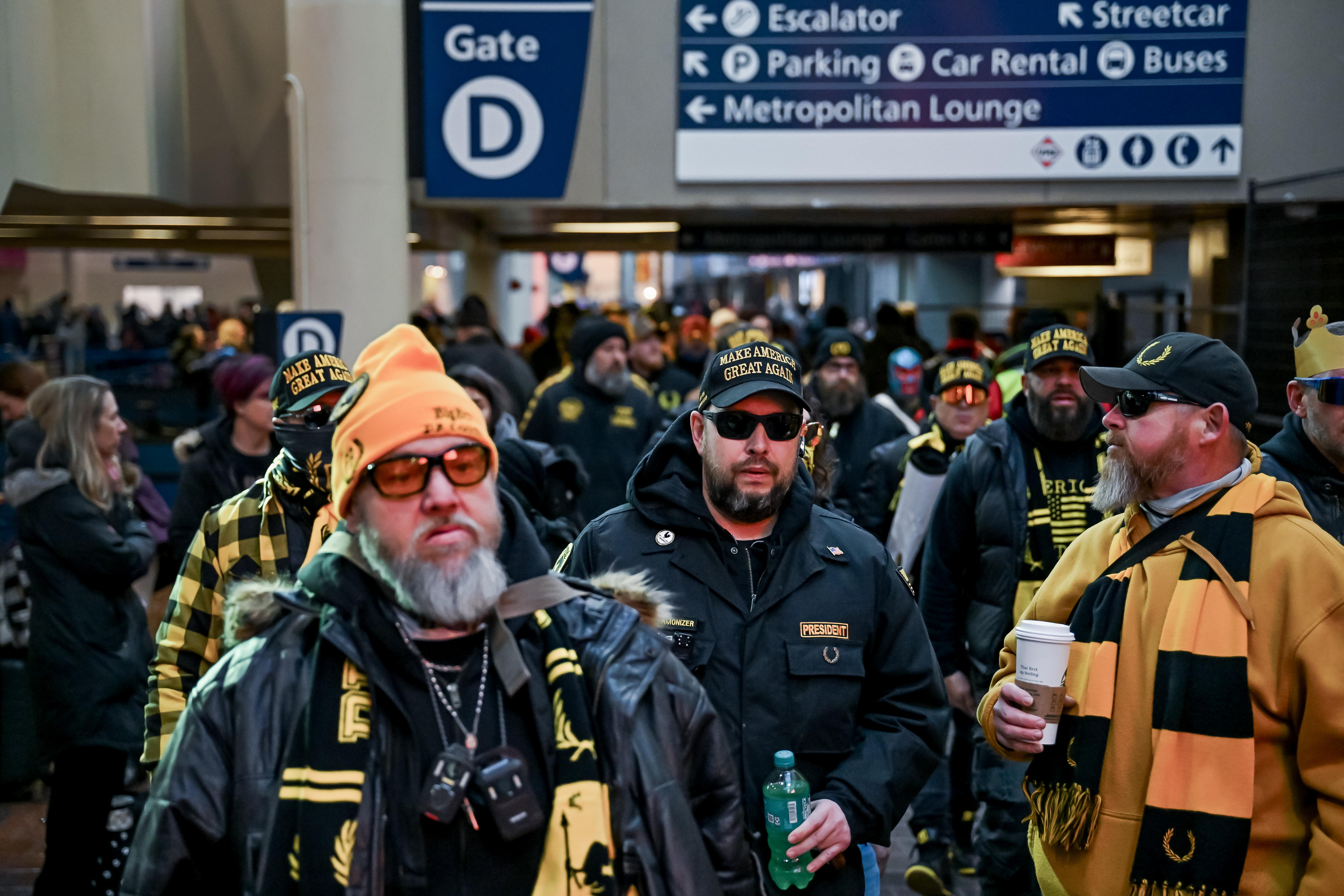 Washington (United States), 20/01/2025.- Members of the Proud Boys group arrive at Union Station for inauguration ceremonies for US President-elect Donald Trump in Washington, DC, USA, 20 January 2025. Trump will be sworn in for a second term as president of the United States on 20 January. The presidential inauguration will be held indoors due to extreme cold temperatures in DC. (Estados Unidos) EFE/EPA/GRAEME SLOAN