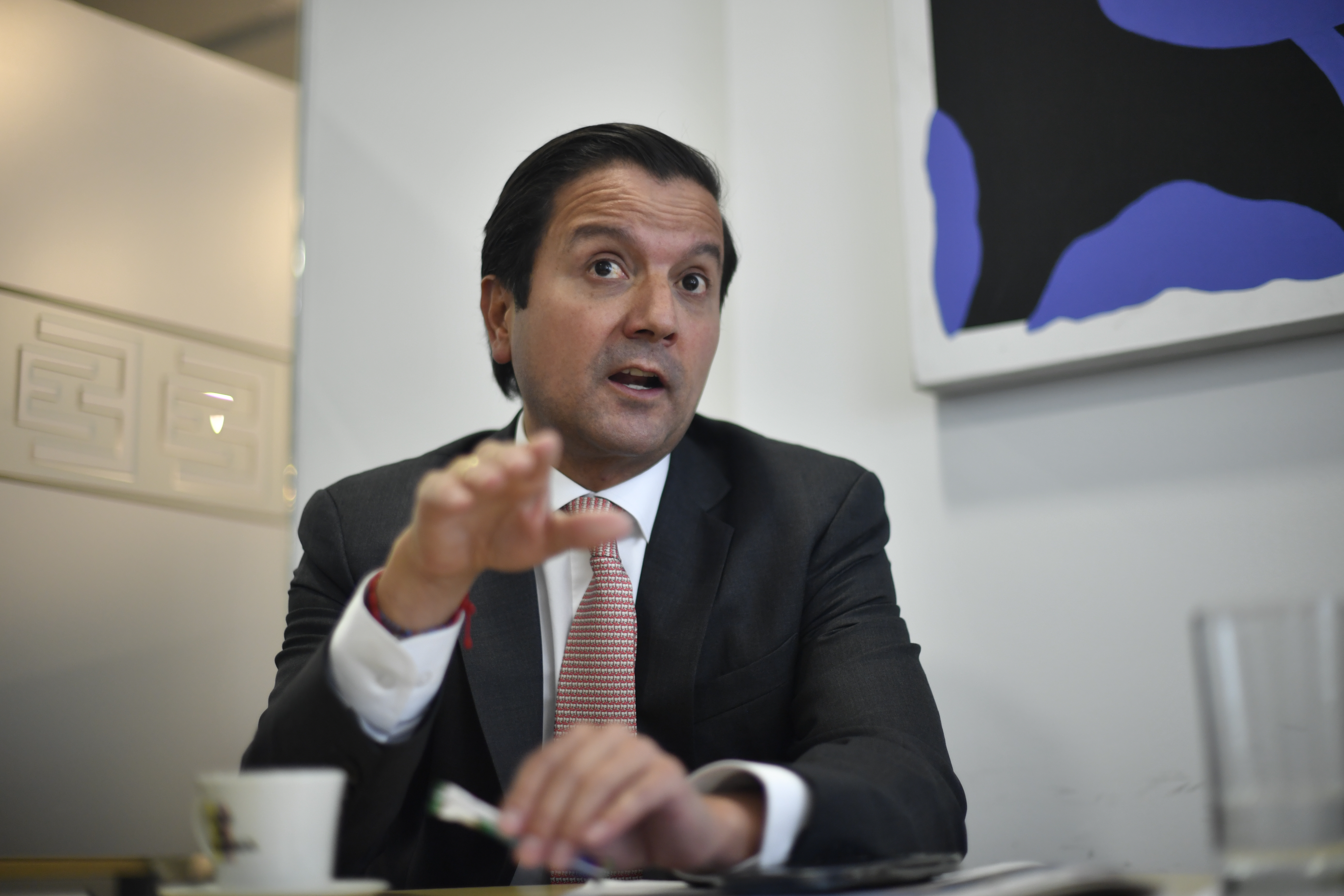 Oposición demanda decreto de restructuración de la DNI por riesgo de chuzadas