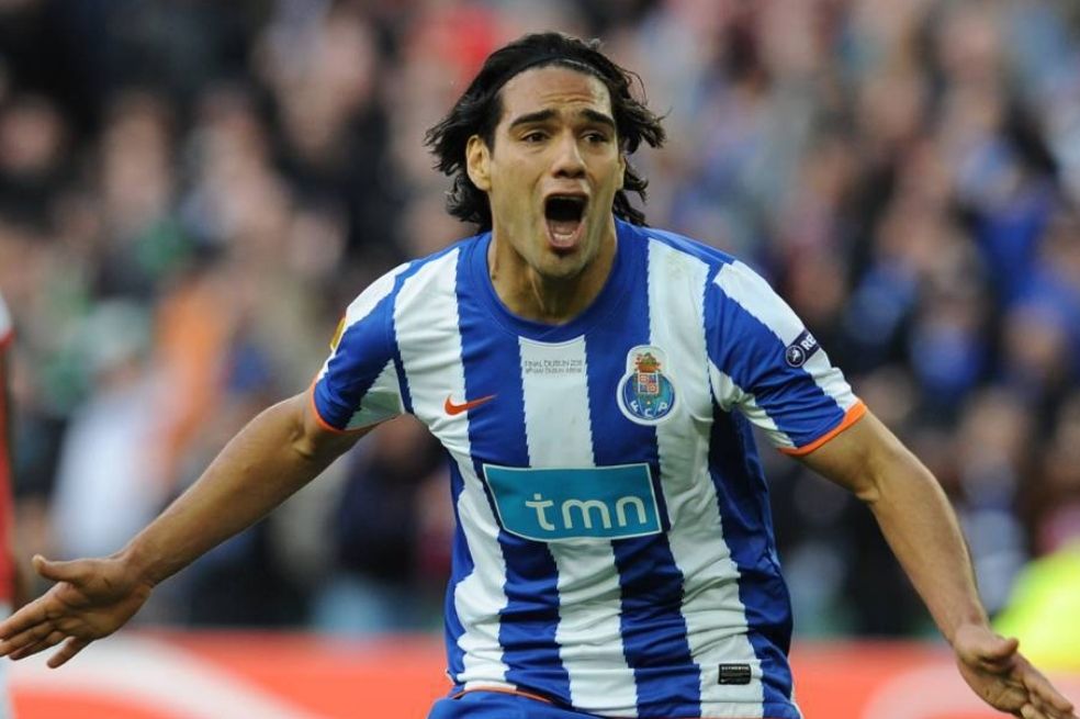 Falcao García celebra el gol con Porto que le dio su primer título de la Uefa Europa League.
