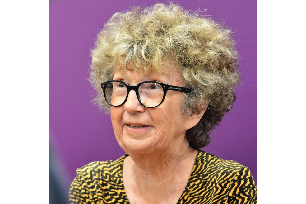 El abandono, la migración, la soledad, la vulnerabilidad y la resiliencia en la niñez son temas que la literatura ha abordado y, como tal, la escritora  Mónica Zak, autora de “Alex Dogboy”, no se ha quedado atrás.
