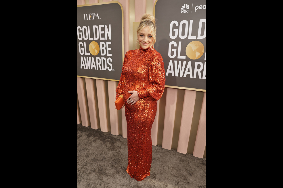 Hace tan solo unos días Abby Elliott anunció su embarazo y ahora la actriz lució su pancita en la alfombra roja de los Golden Globes. Espera la llegada de su bebé en junio.