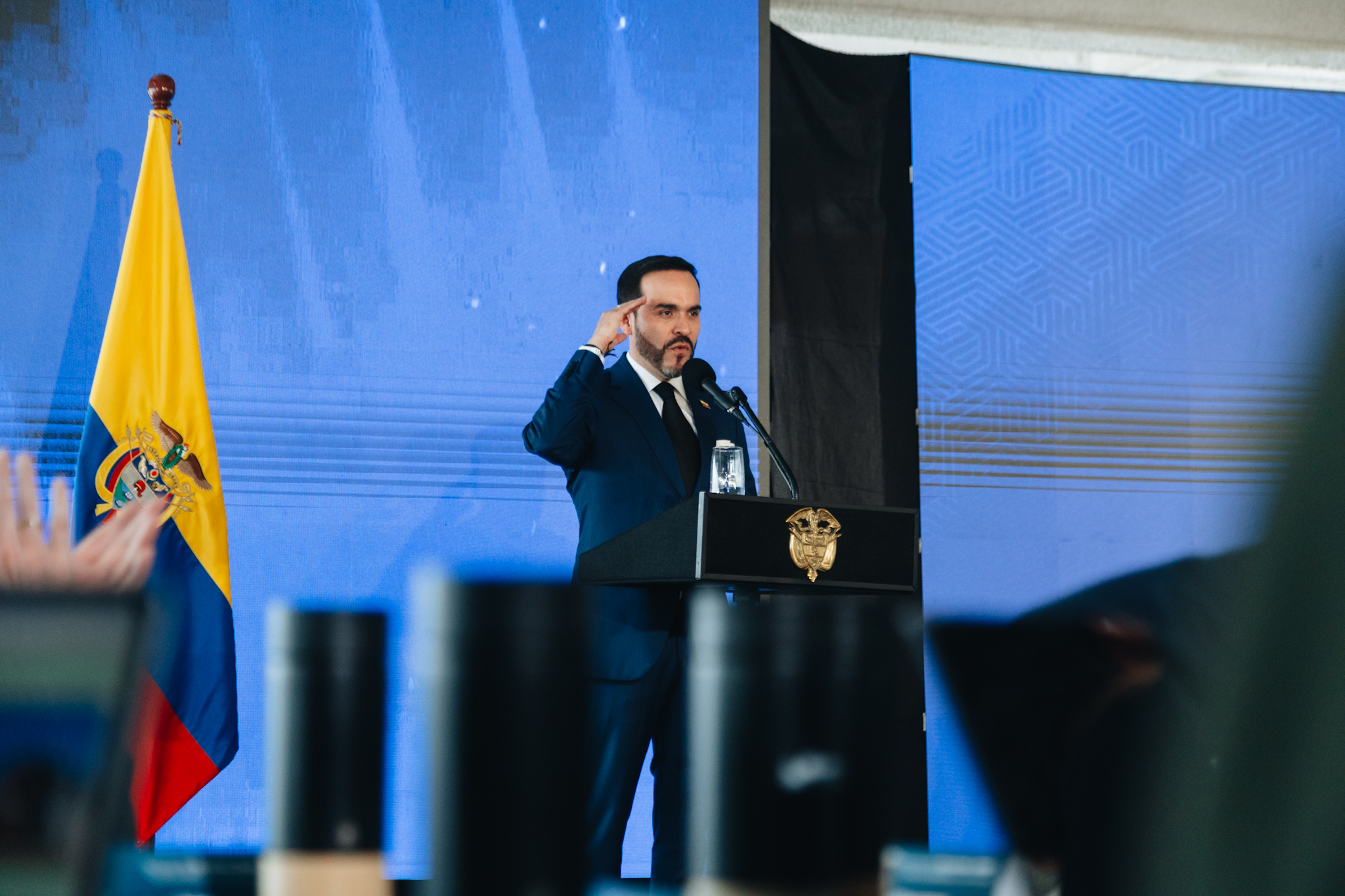 “La paz verdadera se construye con la fuerza de las armas”: De la Espriella desde Bogotá