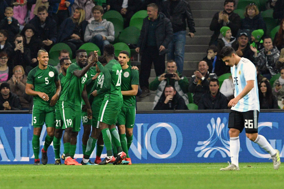 Nigeria se impuso 4-2 frente a Argentina y aumentó las dudas de un equipo que no coge vuelo