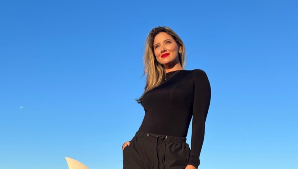 Daniela Álvarez, muy bien acompañada en su viaje a Australia sin Daniel Arenas