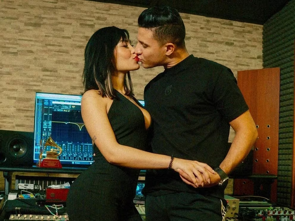 Novio de Ana del Castillo se arrodilló y le pidió matrimonio ¿Todo fue actuado?
