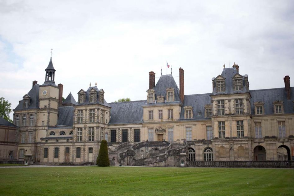 Roban obras de arte chino en museo Fontainebleau de París