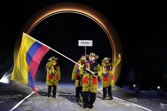 La delegación colombiano en el desfile de apertura de los Juegos Olímpicos de Invierno.