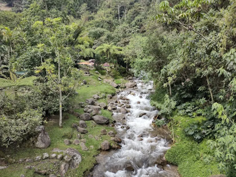 Retuvieron a turistas y les exigieron las claves bancarias en El Salado, Antioquia