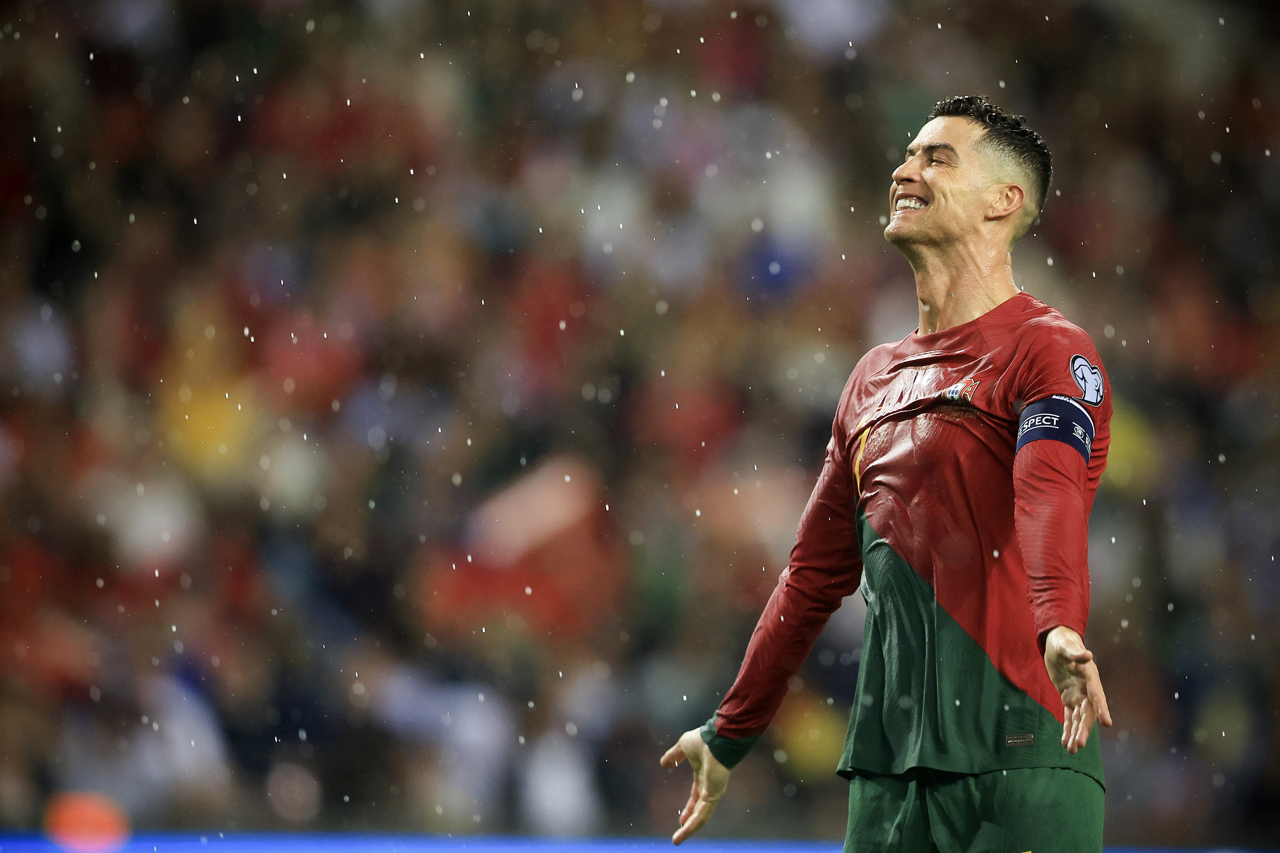 Porto (Portugal), 13/10/2023.- Portugal's Cristiano Ronaldo reacts during the UEFA EURO 2024 group J qualifying soccer match between Portugal and Slovakia, in Porto, Portugal, 13 October 2023. (Eslovaquia) EFE/EPA/JOSE COELHO