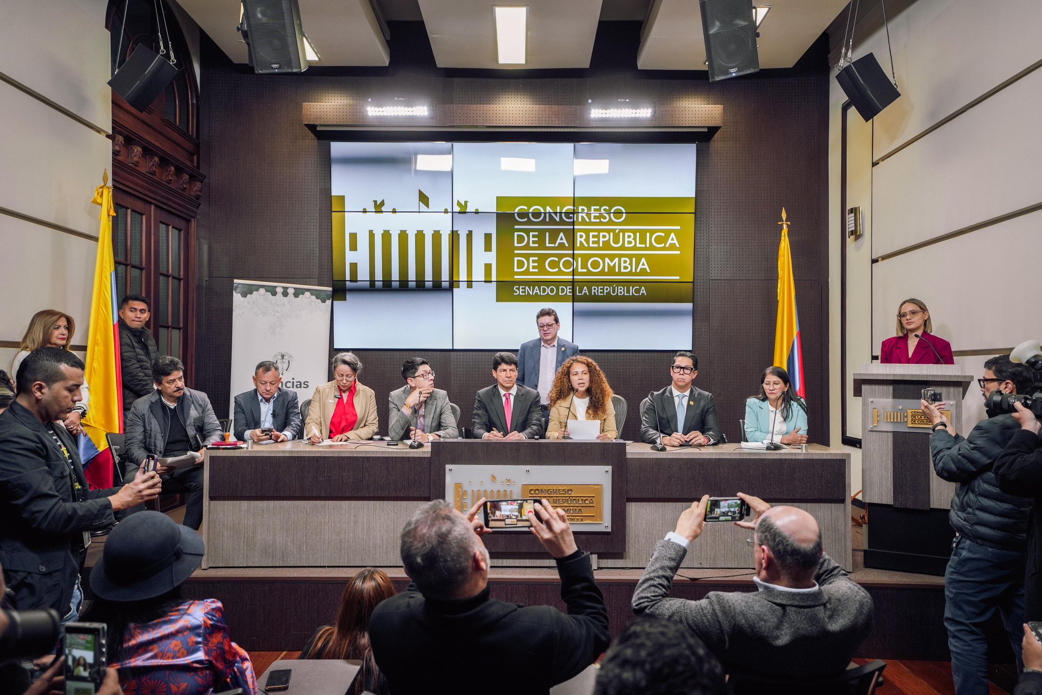 Gobierno radica proyecto de ley para regular inteligencia artificial en Colombia