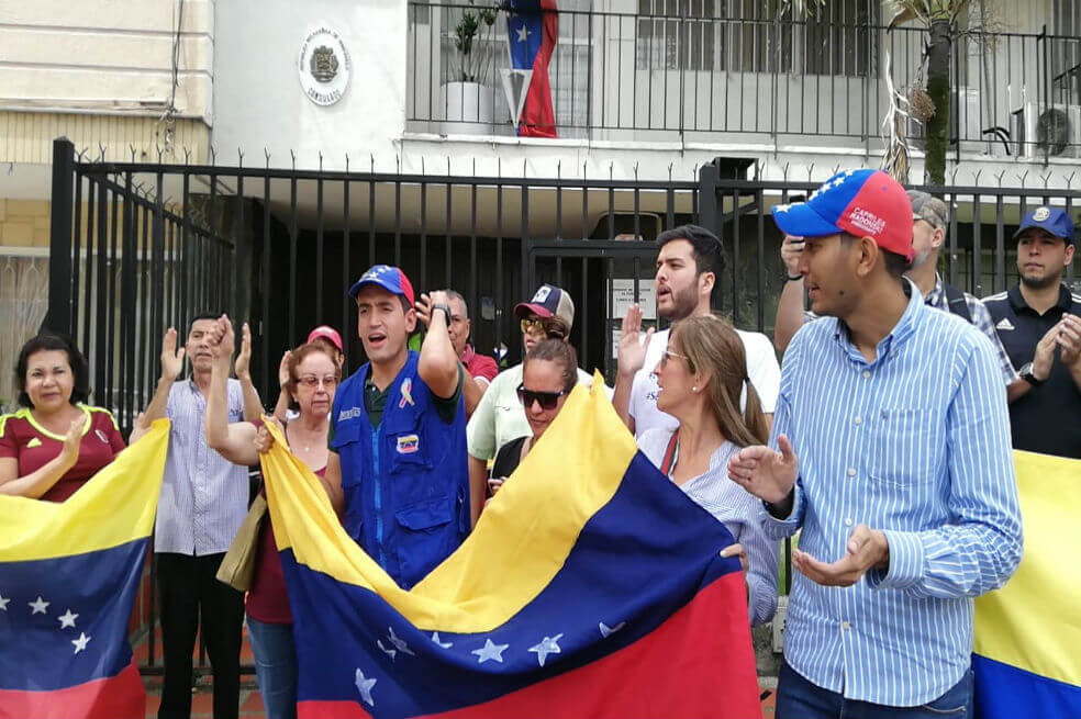 Venezolanos que viven en Medellín se reúnen para apoyar la "Operación Libertad"