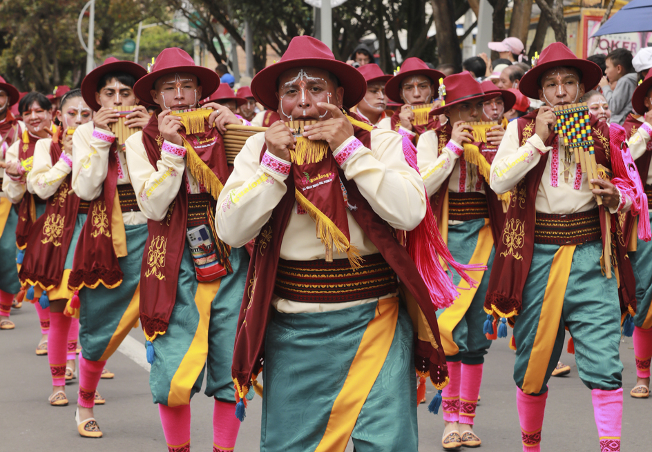 Carnaval de blancos y negros pasto