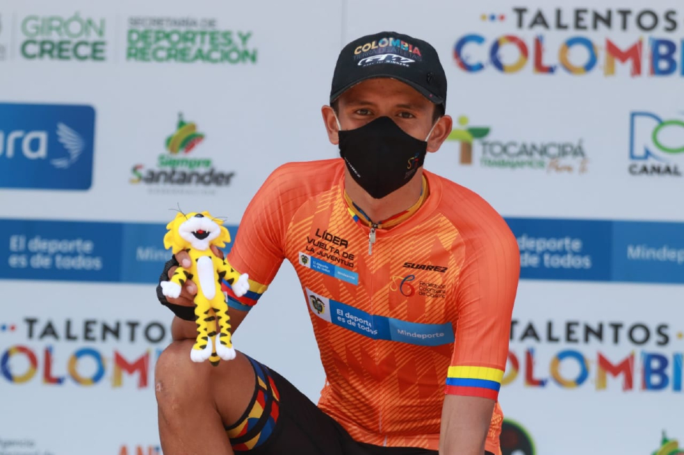 Jesús David Peña repitió victoria y sigue líder de la Vuelta de la Juventud 2021