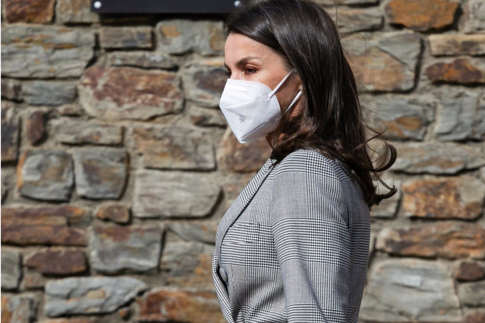 La Reina Letizia impresiona con un look dénim