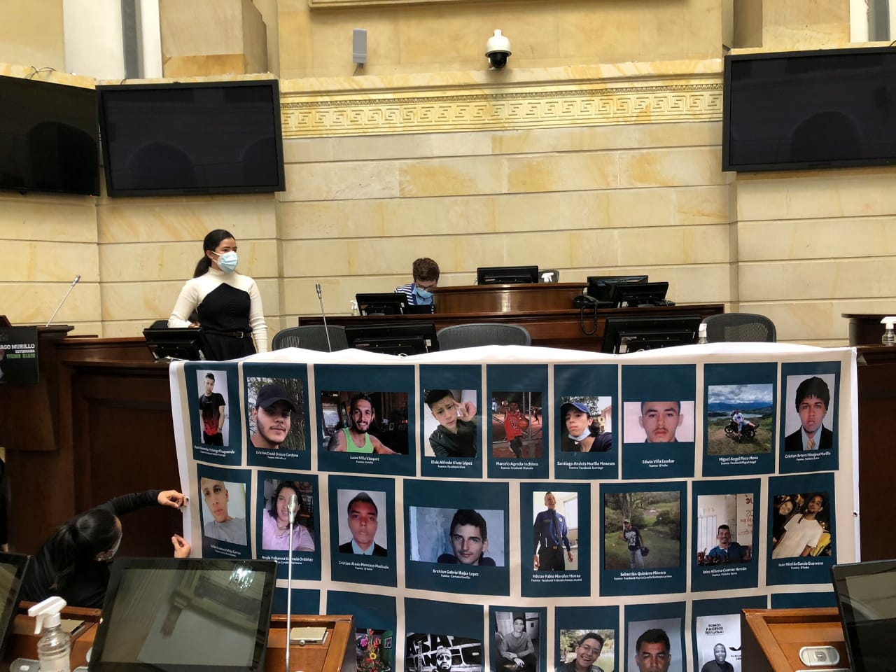 “Una democracia que claudica ante los violentos se debilita”: mindefensa en moción de censura