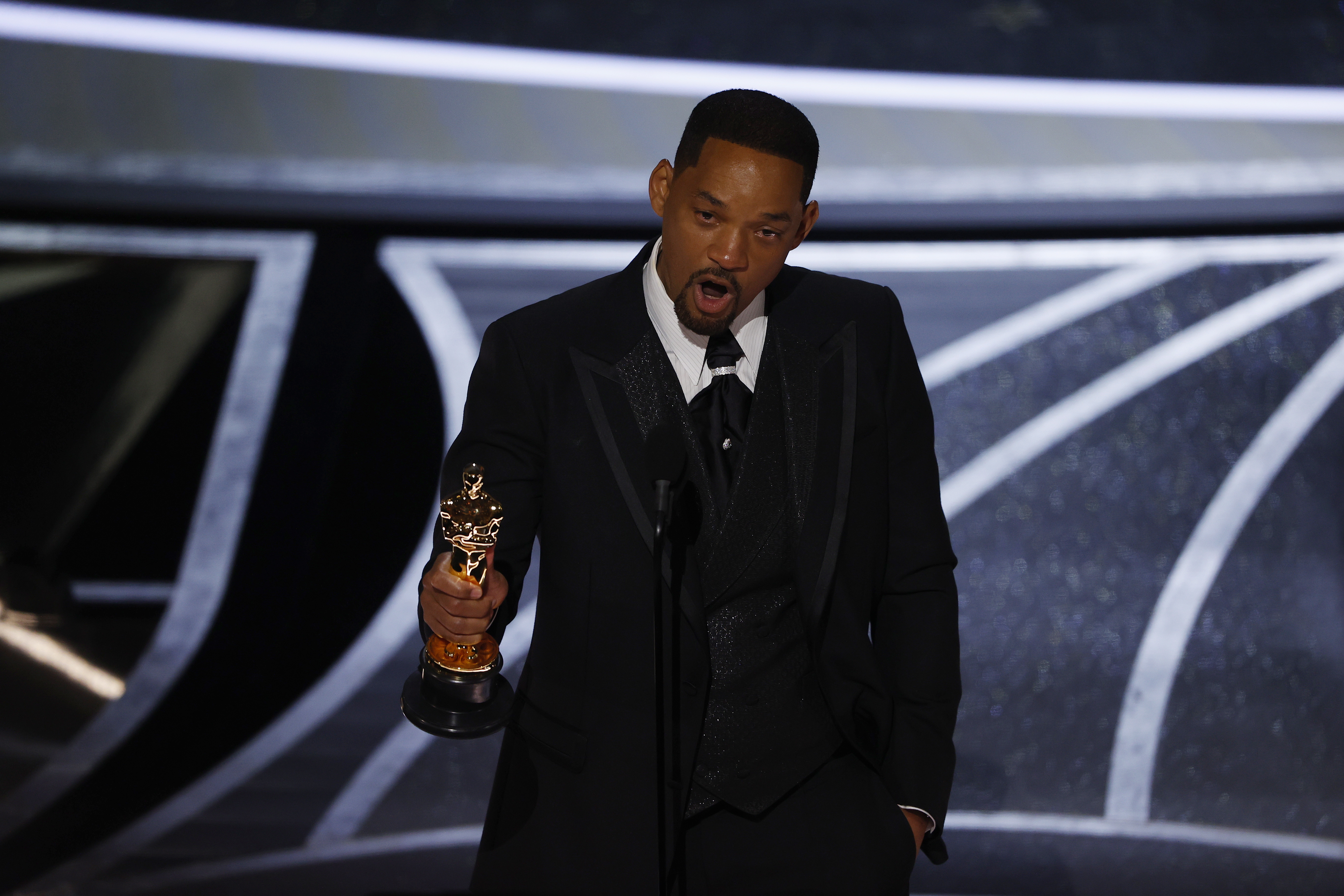 Hollywood (United States), 27/03/2022.- US actor Will Smith reacts as he speaks after winning the Oscar for Best Actor for 'King Richard' during the 94th annual Academy Awards ceremony at the Dolby Theatre in Hollywood, Los Angeles, California, USA, 27 March 2022. The Oscars are presented for outstanding individual or collective efforts in filmmaking in 24 categories. (Estados Unidos) EFE/EPA/ETIENNE LAURENT
