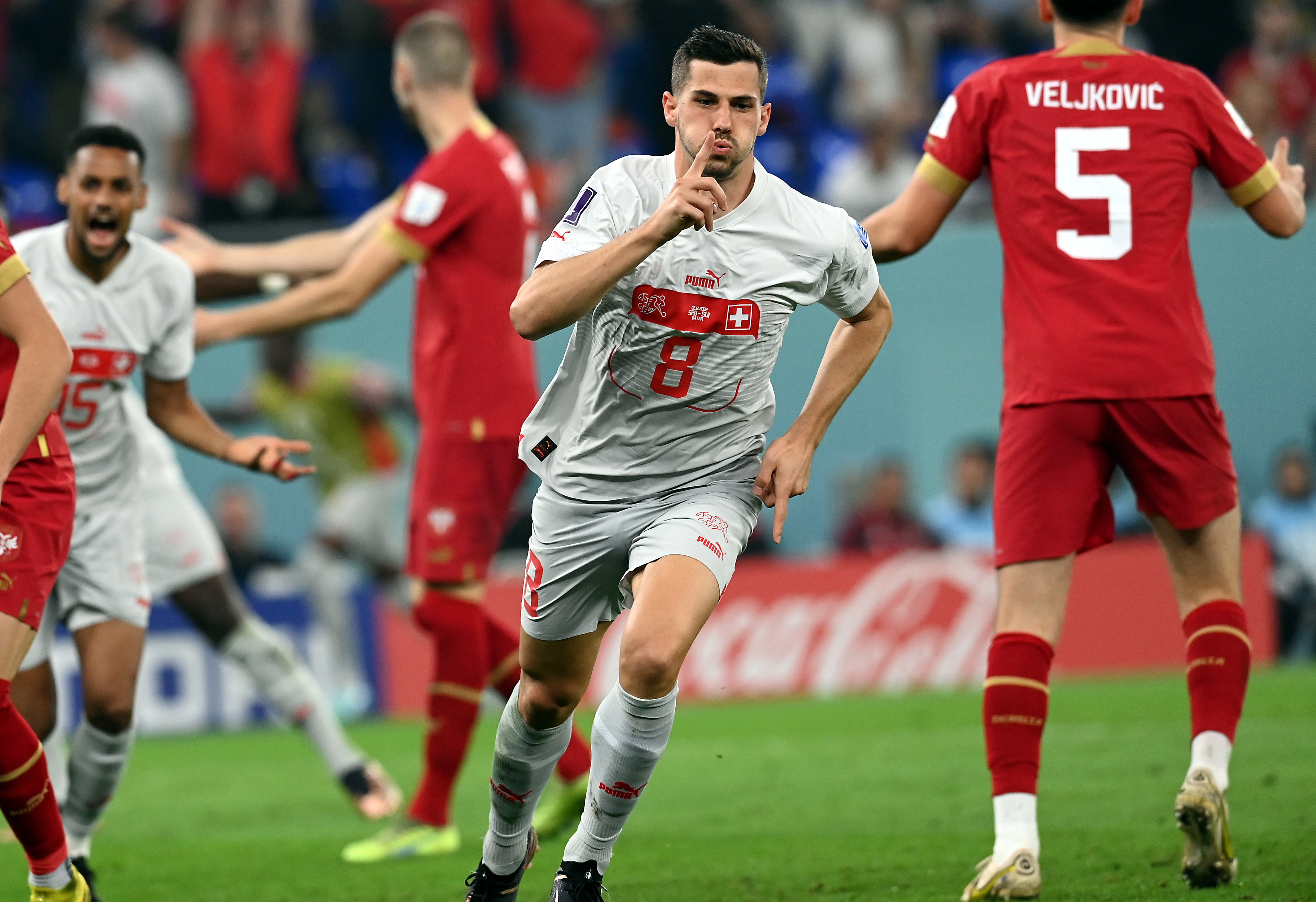 Suiza clasificó a octavos, mientras que Camerún sorprendió a Brasil y le ganó