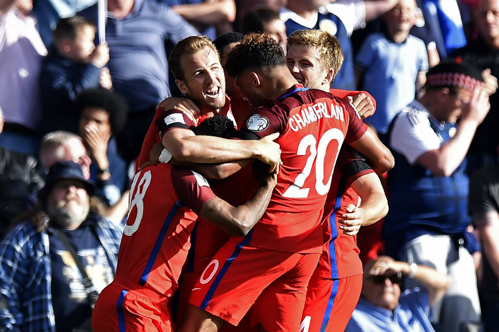 Inglaterra le empató en el último minuto a Escocia y pone un pie en Rusia 2018