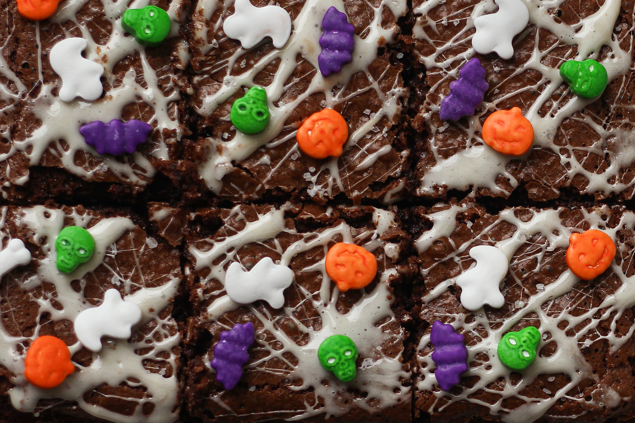 Receta para la noche de Halloween: así se hacen los brownies “tenebrosos”