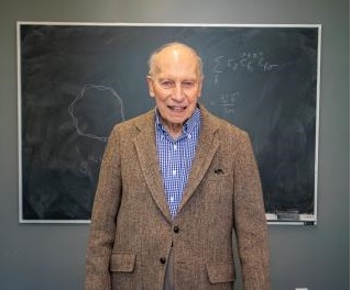 El estudiante de 89 años que logró un doctorado en Física
