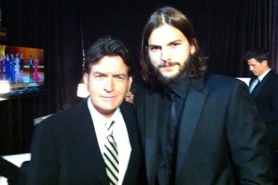 Charlie Sheen se disculpa públicamente con Ashton Kutcher