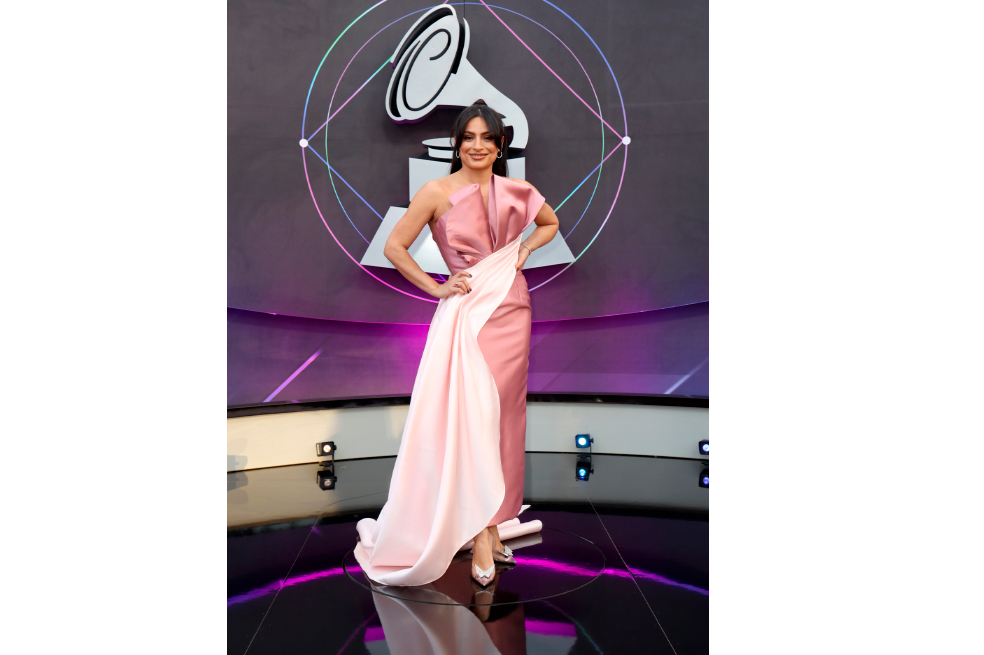 Estos fueron los 'looks' de algunos artistas en la alfombra roja de los Latín Grammy