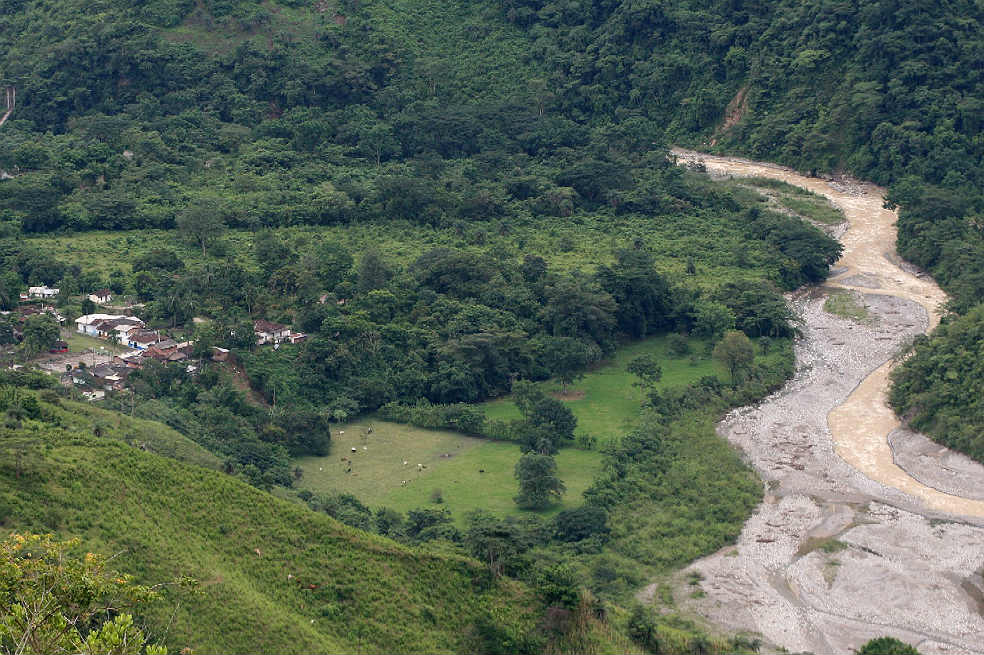 Campesinos piden suspender obras de Hidroituango