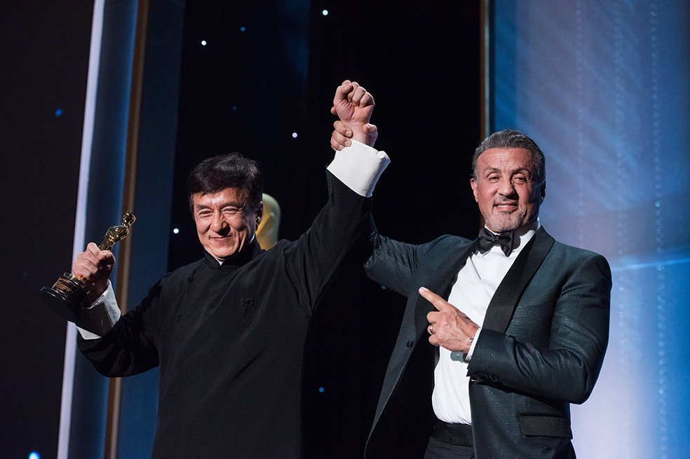 Jackie Chan recibe un Óscar ‘tras 200 películas y otros tantos huesos rotos’
