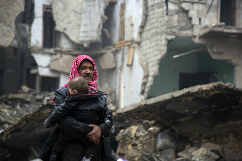 Rebeldes y civiles saldrán de Alepo tras acuerdo con el gobierno de Al Asad
