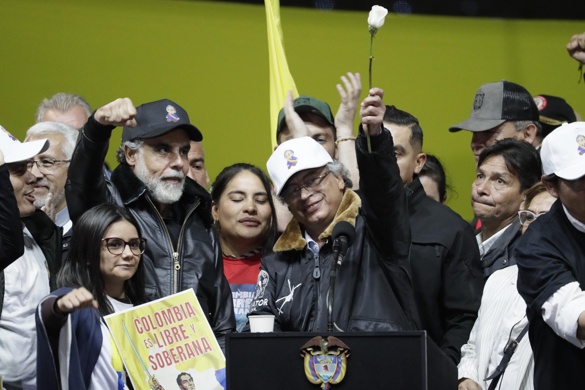 Petro sacude su equipo preparando cierre del gobierno, esto es lo que viene: La Mesa Redonda