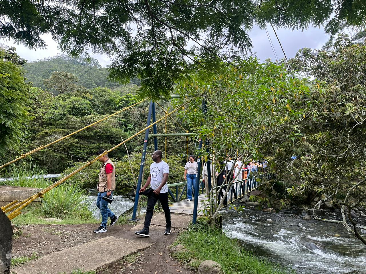 El desafío de proteger el principal corredor ambiental de Cali en medio del turismo masivo