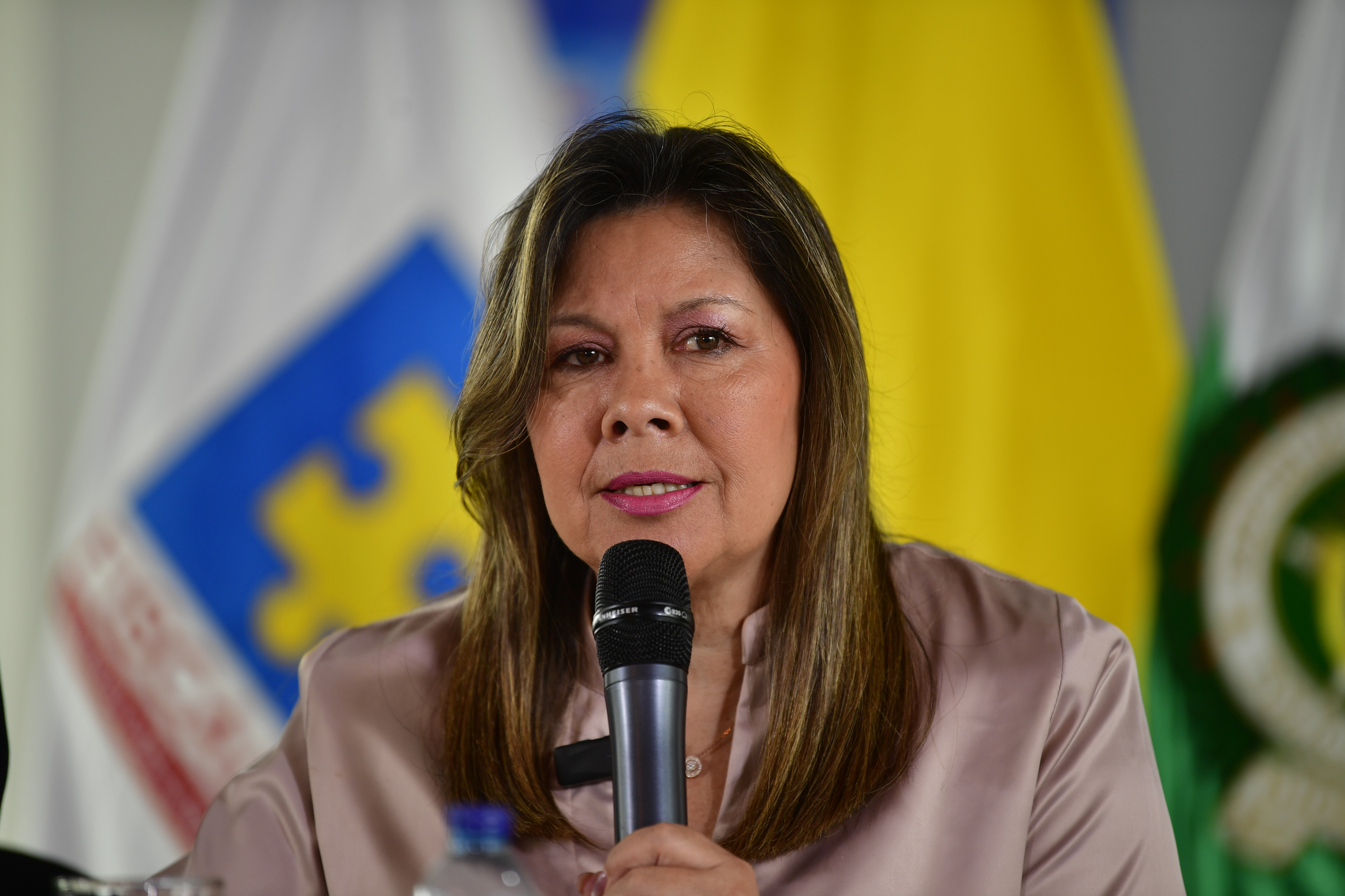 Fiscal General de la Nación durante rueda de prensa luego de conocerse el atentado contra el senador y precandidato a la presidencia Miguel Uribe Turbay